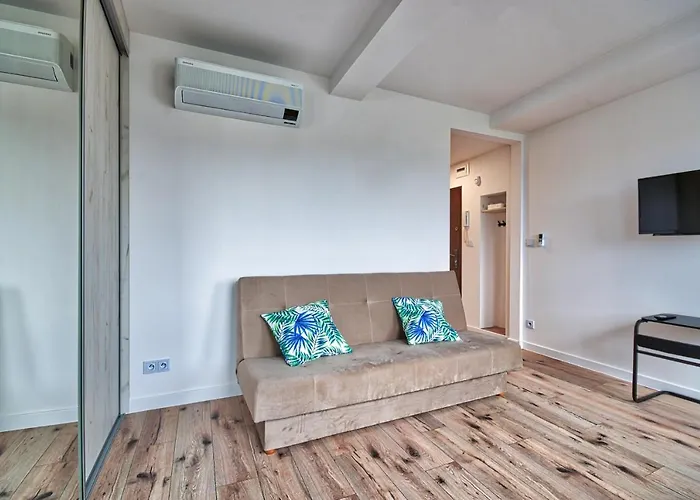 Stawowa Standard By Bookinghost * Wrocław